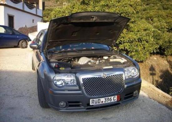 300C SRT8 HEMI sedan