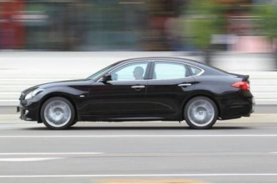 Infiniti M37-image