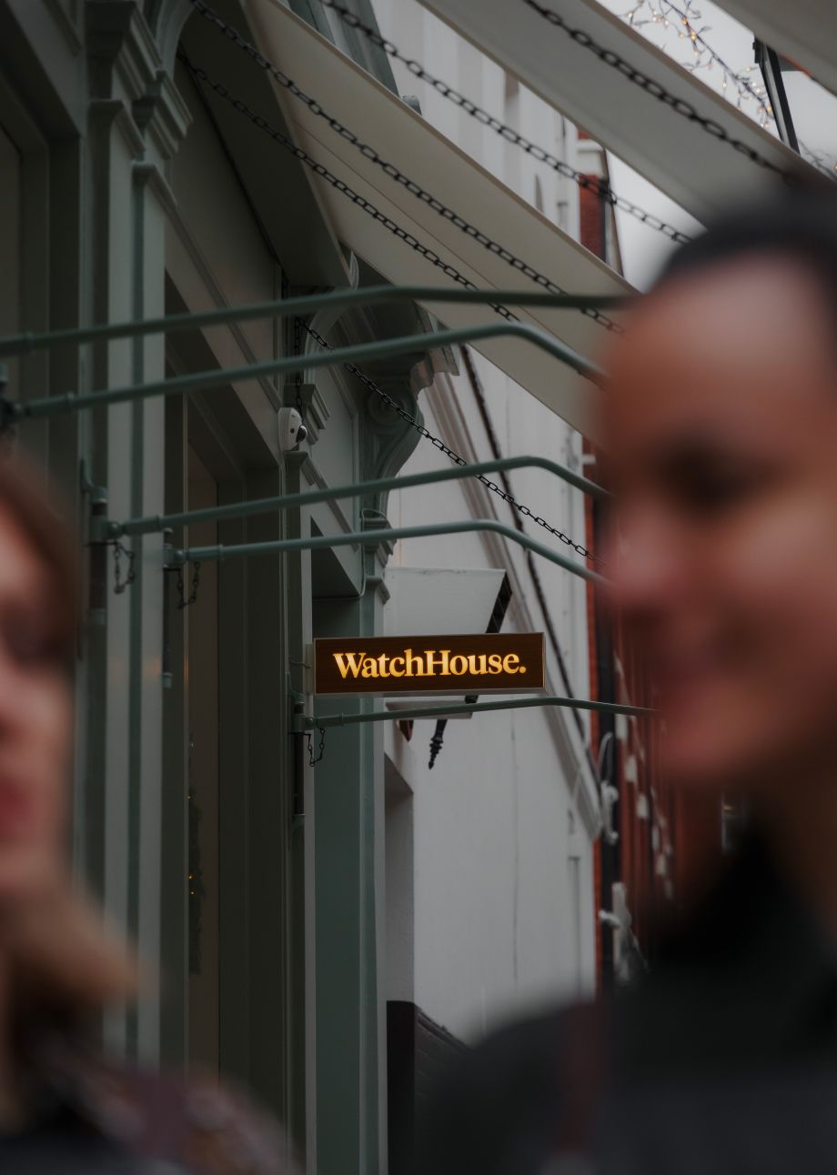 EverythingInBetween_WatchHouse_Signage_11