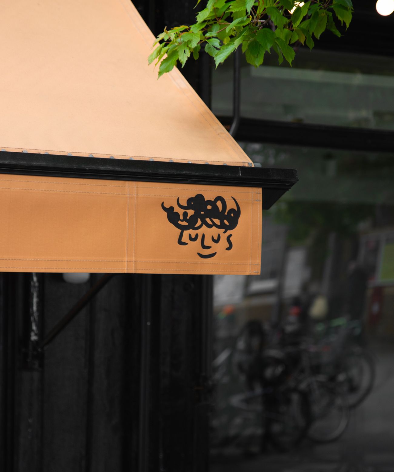 EverythingInBetween_Lulus_Signage_3