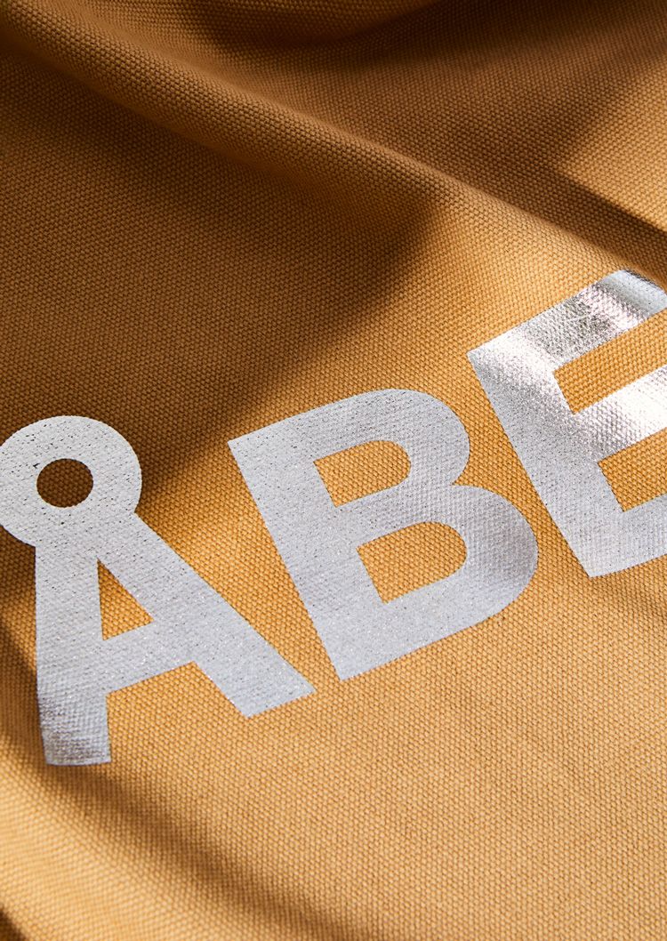 EverythingInBetween_Aben_Tote_1