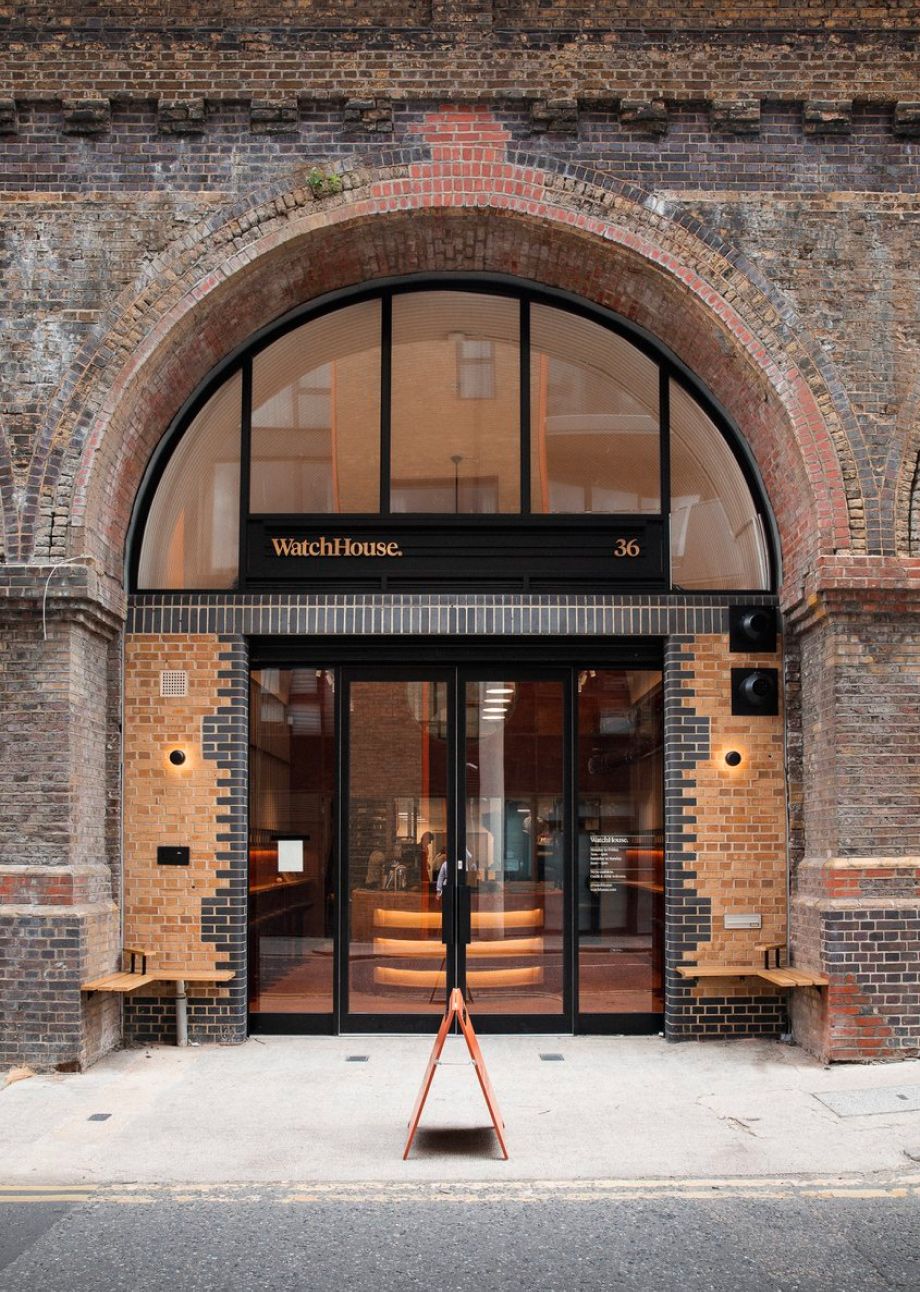 EverythingInBetween_WatchHouse_Signage_7