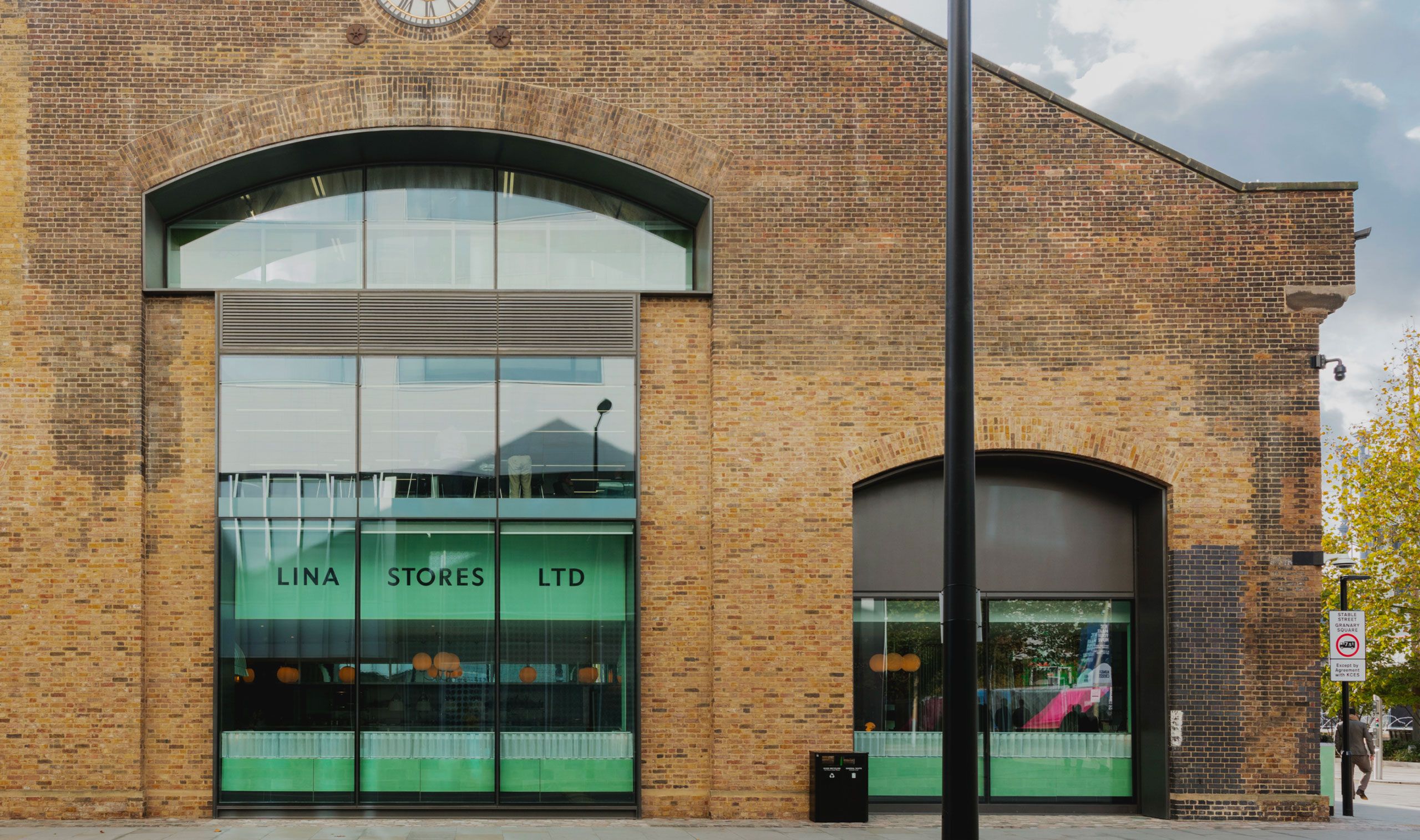 EverythingInBetween_LinaStores_Exterior