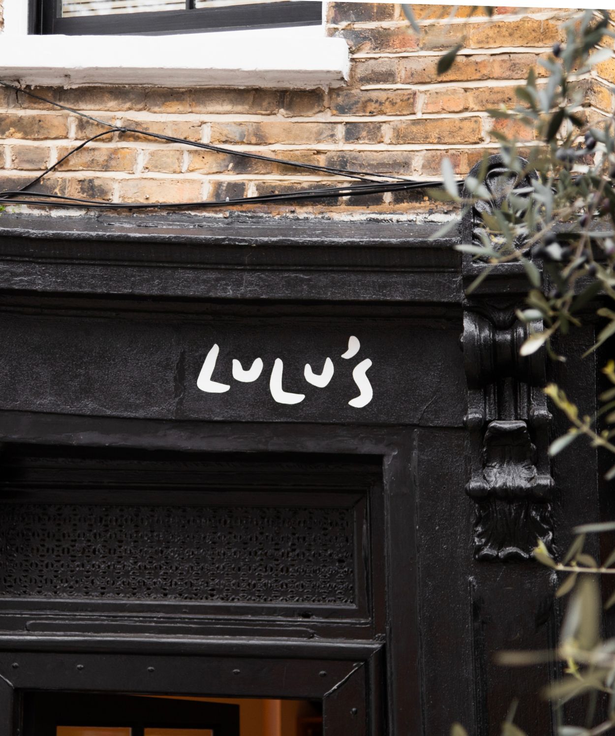 EverythingInBetween_Lulus_Signage_2