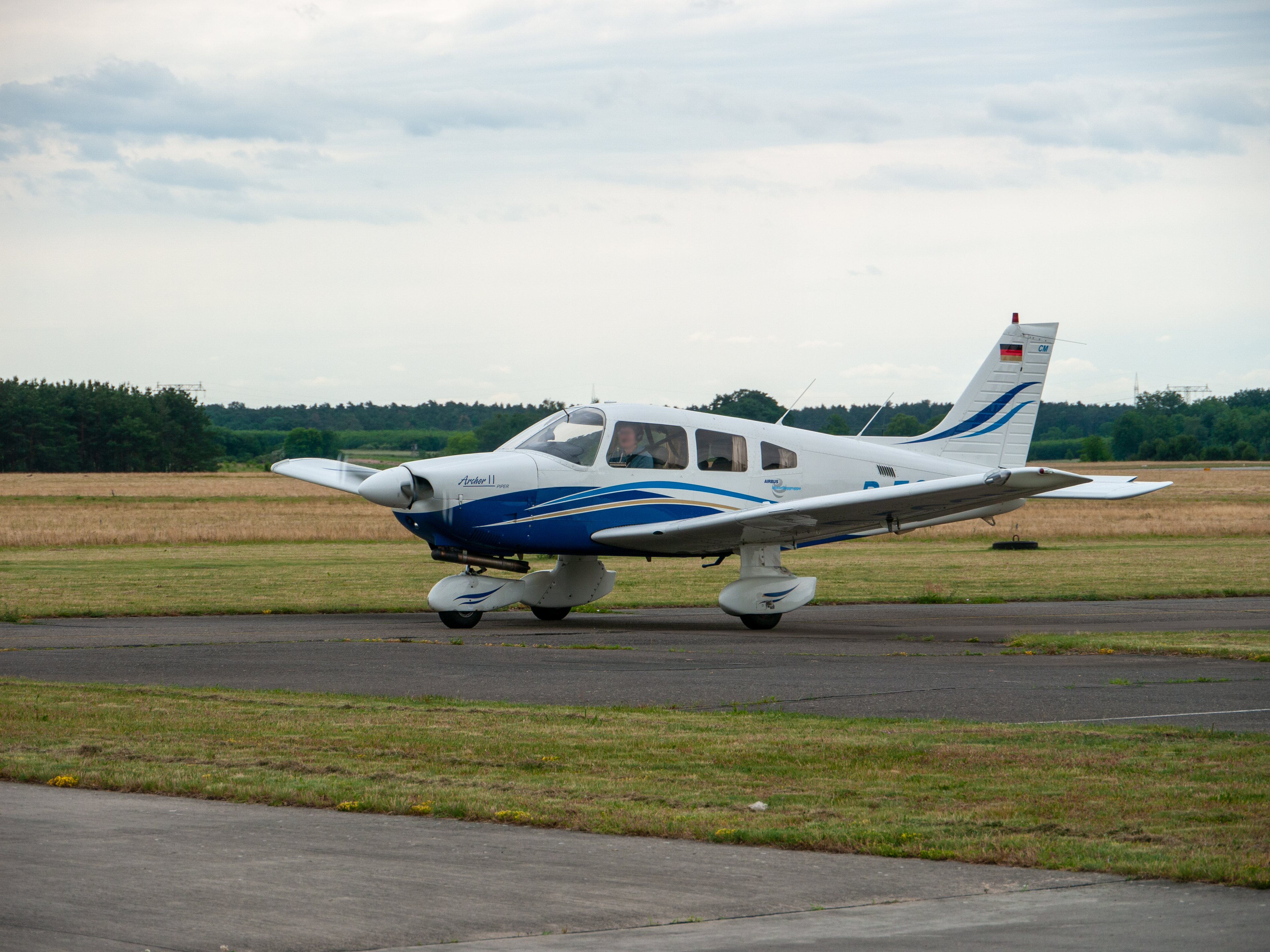 Piper Archer II taxiing on the ground