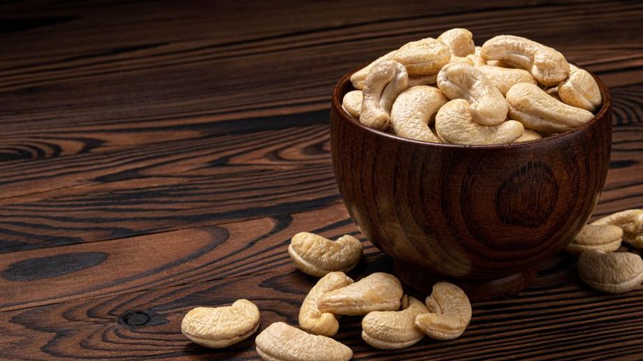 Hạt điều có phải là 1 loại hạt đậu phộng không?