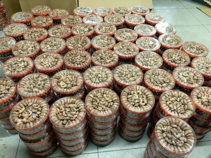 500g Hạt điều cồ xếp hoa