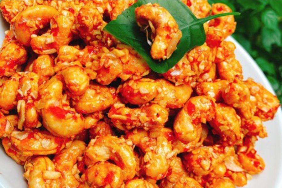 Hạt Điều Rang Tỏi Ớt – Món Ăn Vặt Ngon Khó Cưỡng Từ Tuổi Thơ Đến Bàn Nhậu