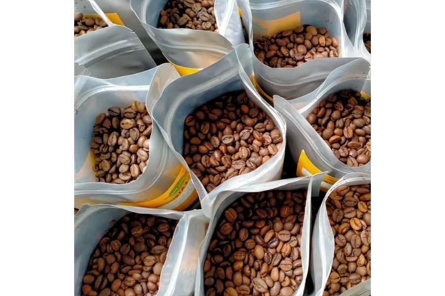 Cà Phê Hạt Rang – Tận Hưởng Hương Vị Tự Nhiên Và Chất Lượng Cao