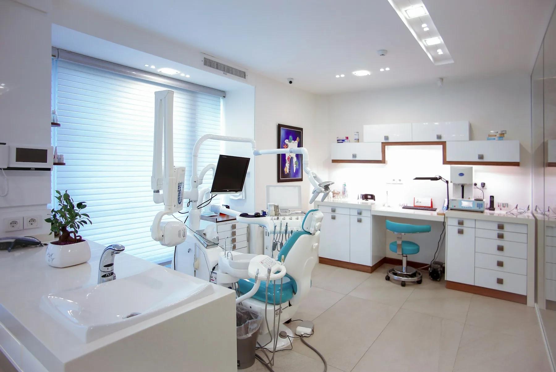 Consultorio dental moderno y equipado, imagen provisional