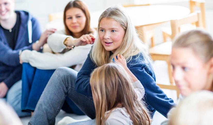 Vgs-elever synger sammen i samlingsstund. Foto: Krafttak for sang