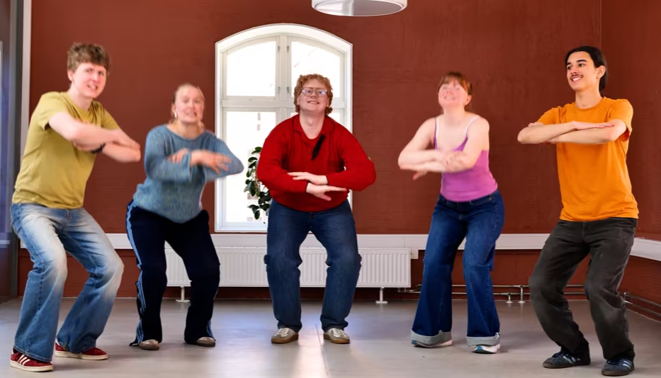 Bilder av vgs-elever som synger Laurentisa