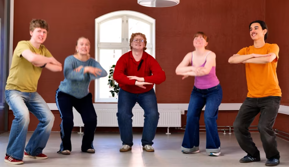 Bilder av vgs-elever som synger Laurentisa