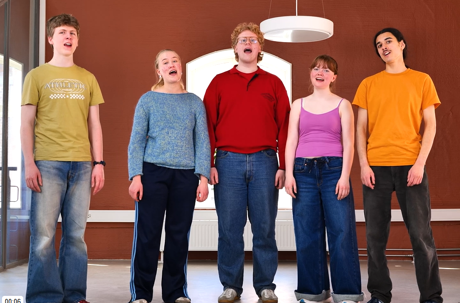 Elever fra Foss vgs synger Every morning