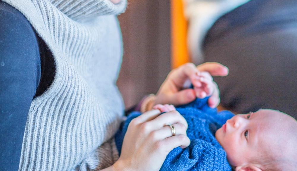 Vuggesangen Du er så fin synges på Musikk fra livets begynnelse gruppe på Barselsalongen