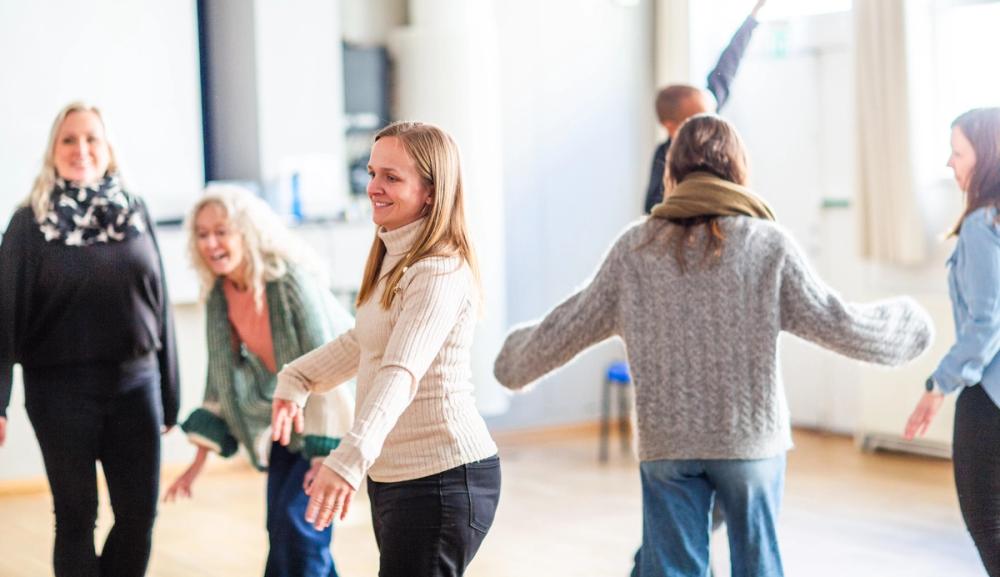 Bilde av voksne på kurs