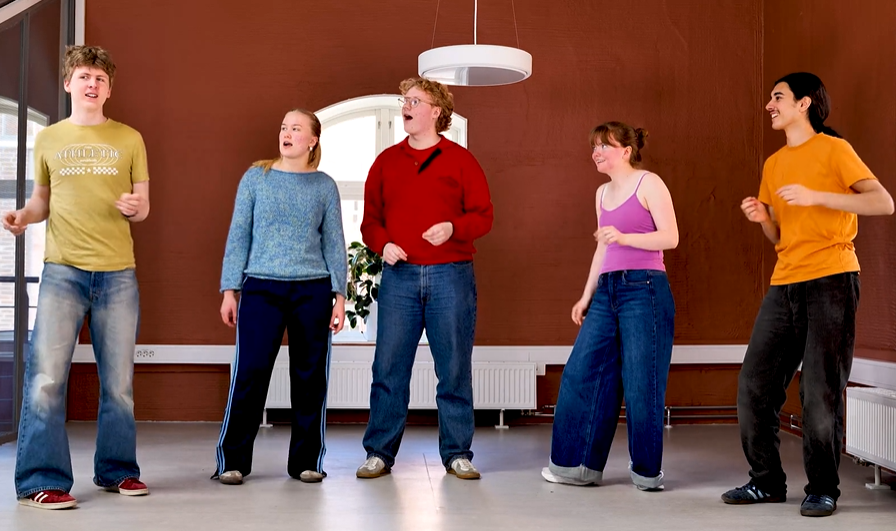 Elever fra Foss vgs synger Che che kooley