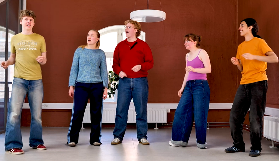 Elever fra Foss vgs synger Che che kooley