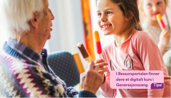 Bilde av en liten jente og en gammel mann som spiser is sammen