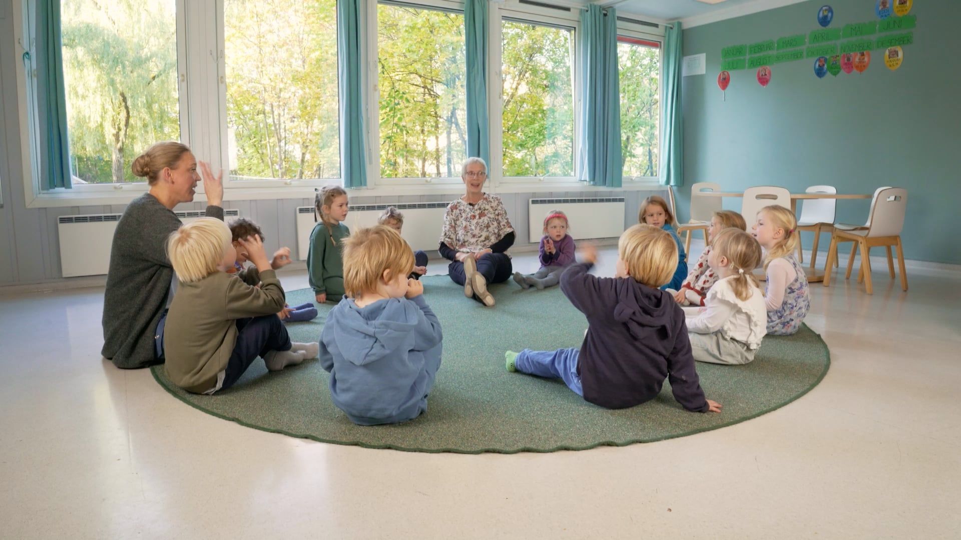 Bente Bogen med barn fra Enerhaugen barnehage