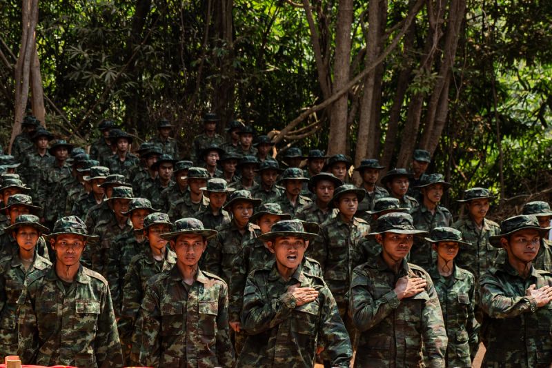 Oath of Resistance: BPLA Recruits Take Oath in Myanmar’s Jungle, 2024. © Aung Naing Soe