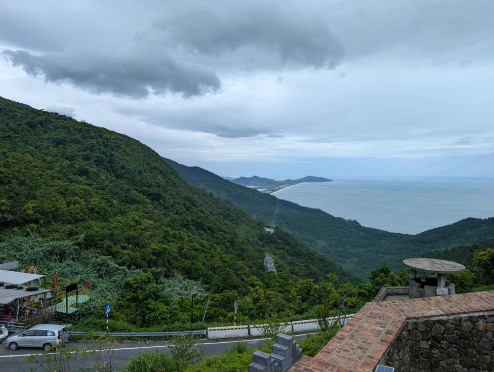 Bergstraße Blick Richtung Lang Co Bay