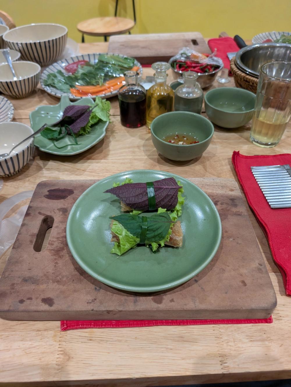 Fried Springroll in Kräuter eingewickelt