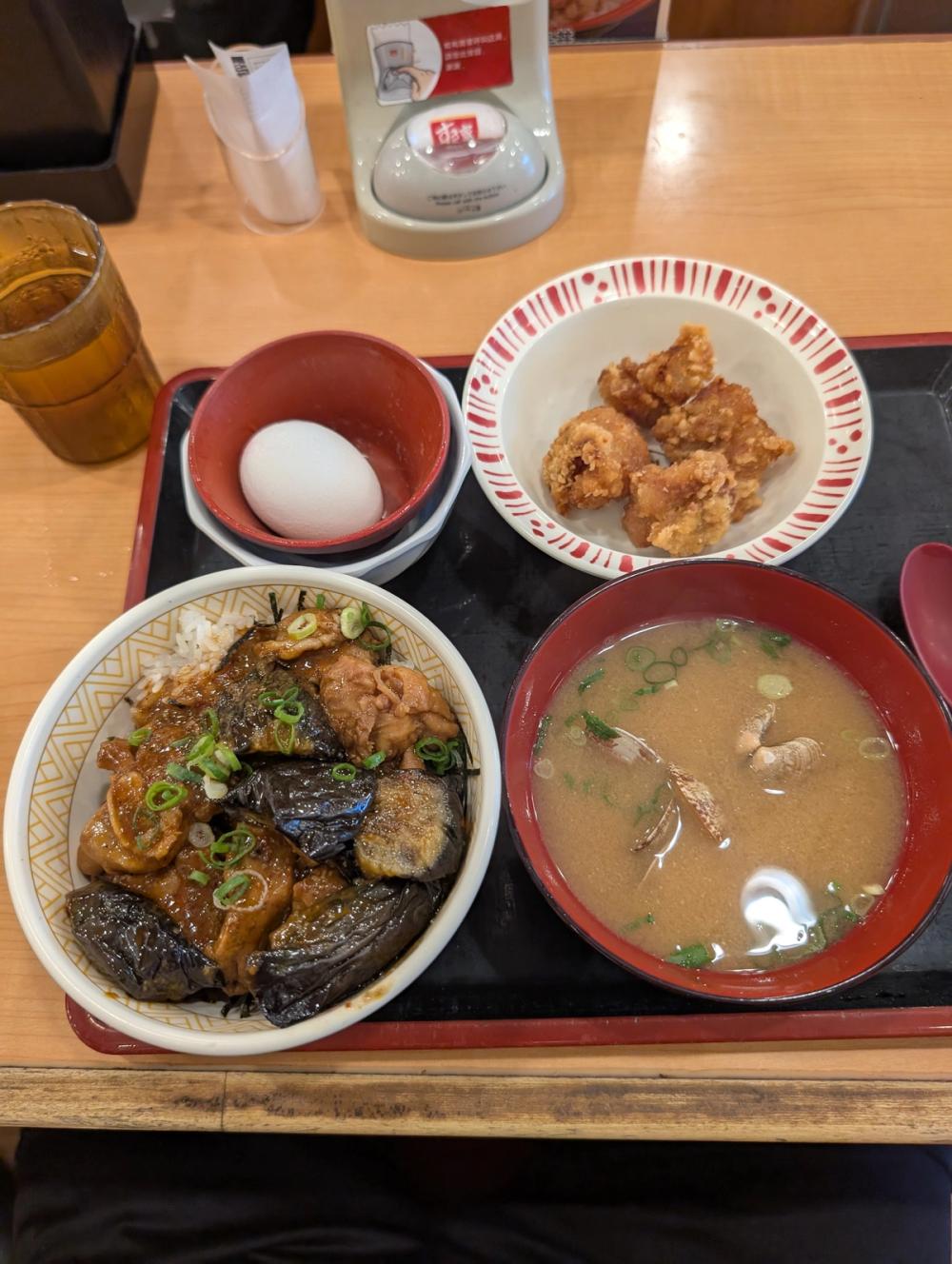 Gyūdon, Muschel-Misosuppe und Hühnerkaraage