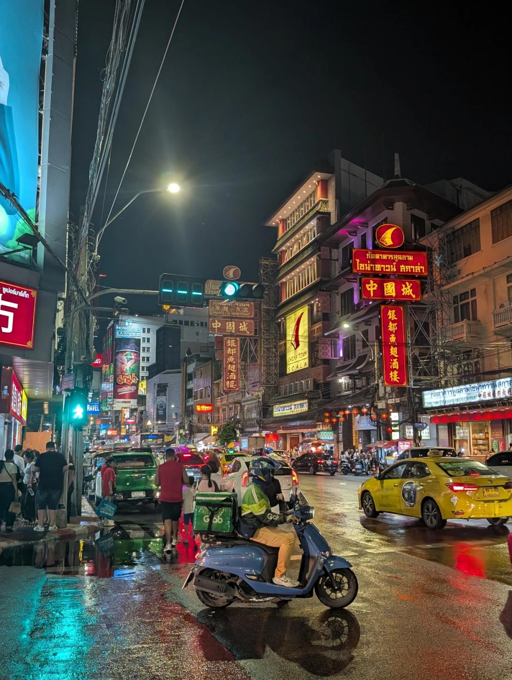 Chinatown - Verkehr bei Regen