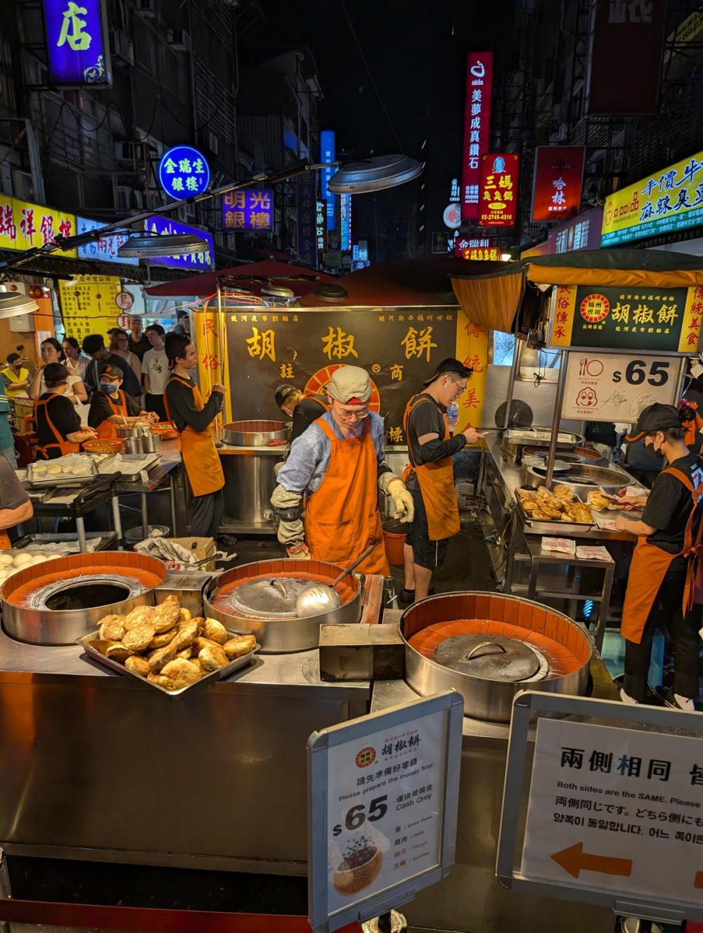 Black Pepper Bun Stand