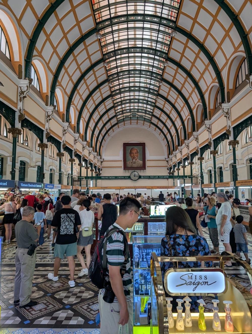 Saigon Central Post Office (Innen)