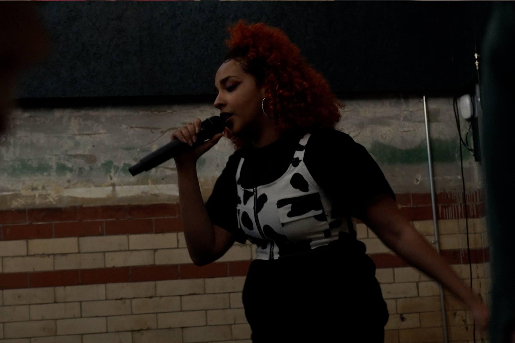 Yukka fra Rapolitcs optræder til Tuborgfondets event i Ungdommens Demokratihus