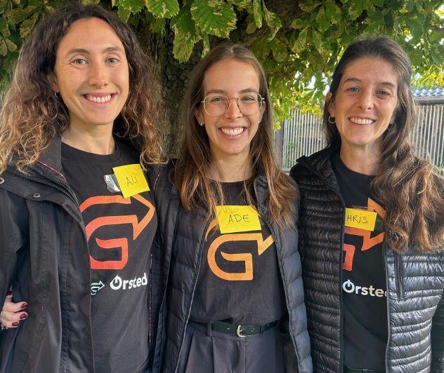 Alicia (tv) er oprindeligt fra Spanien og har sammen med Adelaida fra Colombia og Christiane fra Chile fundet et meningsfuldt fællesskab i High5Girls.