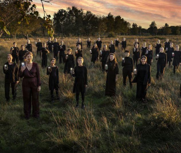 Museum Midtjylland, MidtVest Pigekor og Talerskolen Røst inviterer til en unik performance om kvinders rolle i historien.