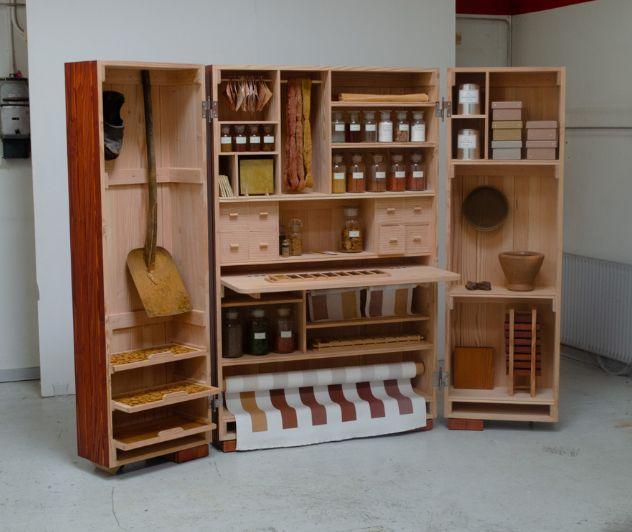 Okker er et biprodukt når vandværker pumper grundvand op fra jorden. Pigmenta forarbejder mineralet til indfarvning af fx linolie.