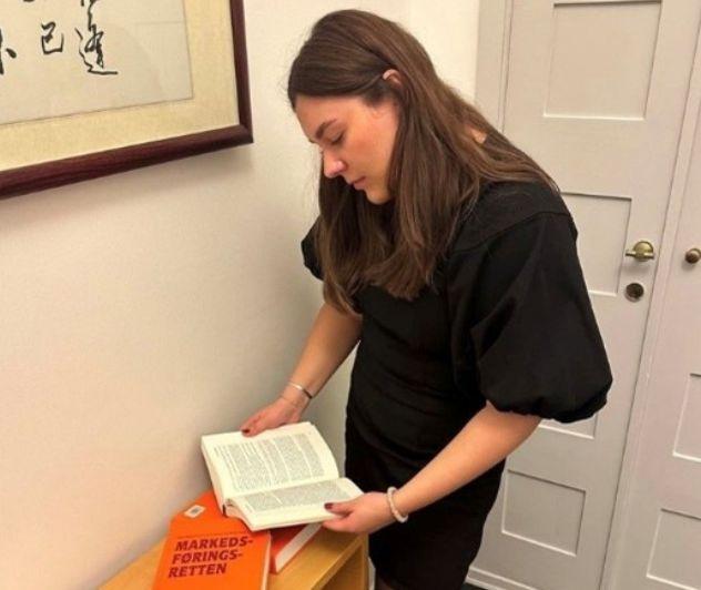 Erhvervsjuridisk Retshjælp er en frivillig-drevet forening bestående af cand.merc.(jur.)-studerende på Copenhagen Business School