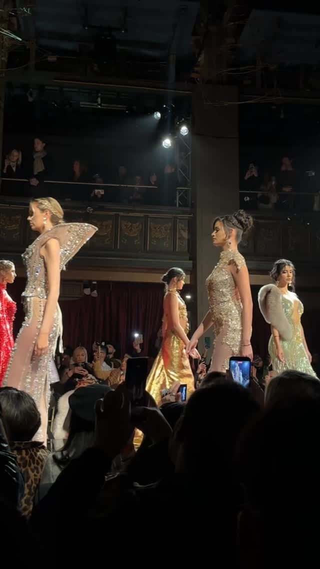 The way my jaw was on the floor for these couture gowns!! @gianninaazar Bravo 👏🏼👏🏼 @artheartsfashion #nyfw #nyfw26 #gianninaazar
