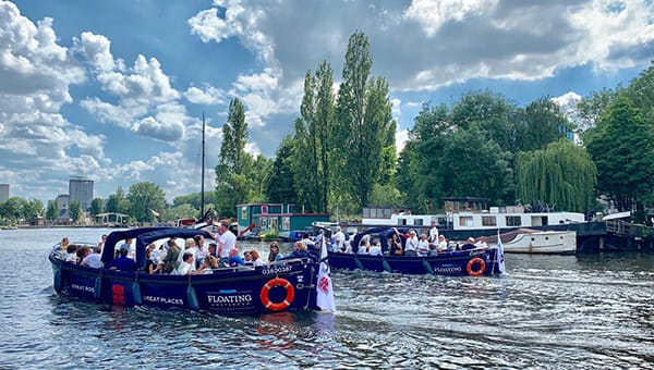 Het aantal rondvaartenboten in Amsterdam