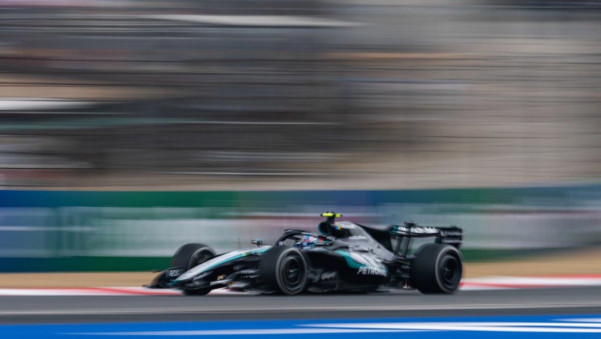 Russell stays unbeaten with dramatic sprint win in Shanghai