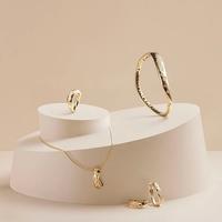 gold ring thumbnail 1