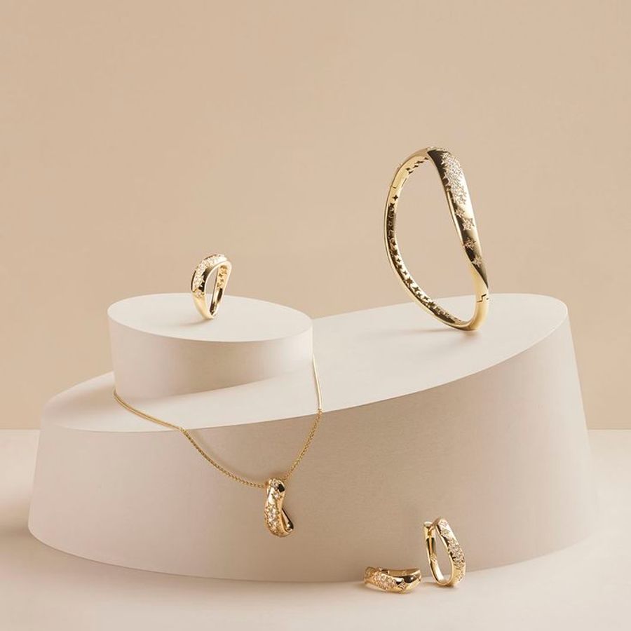 gold ring — view 1