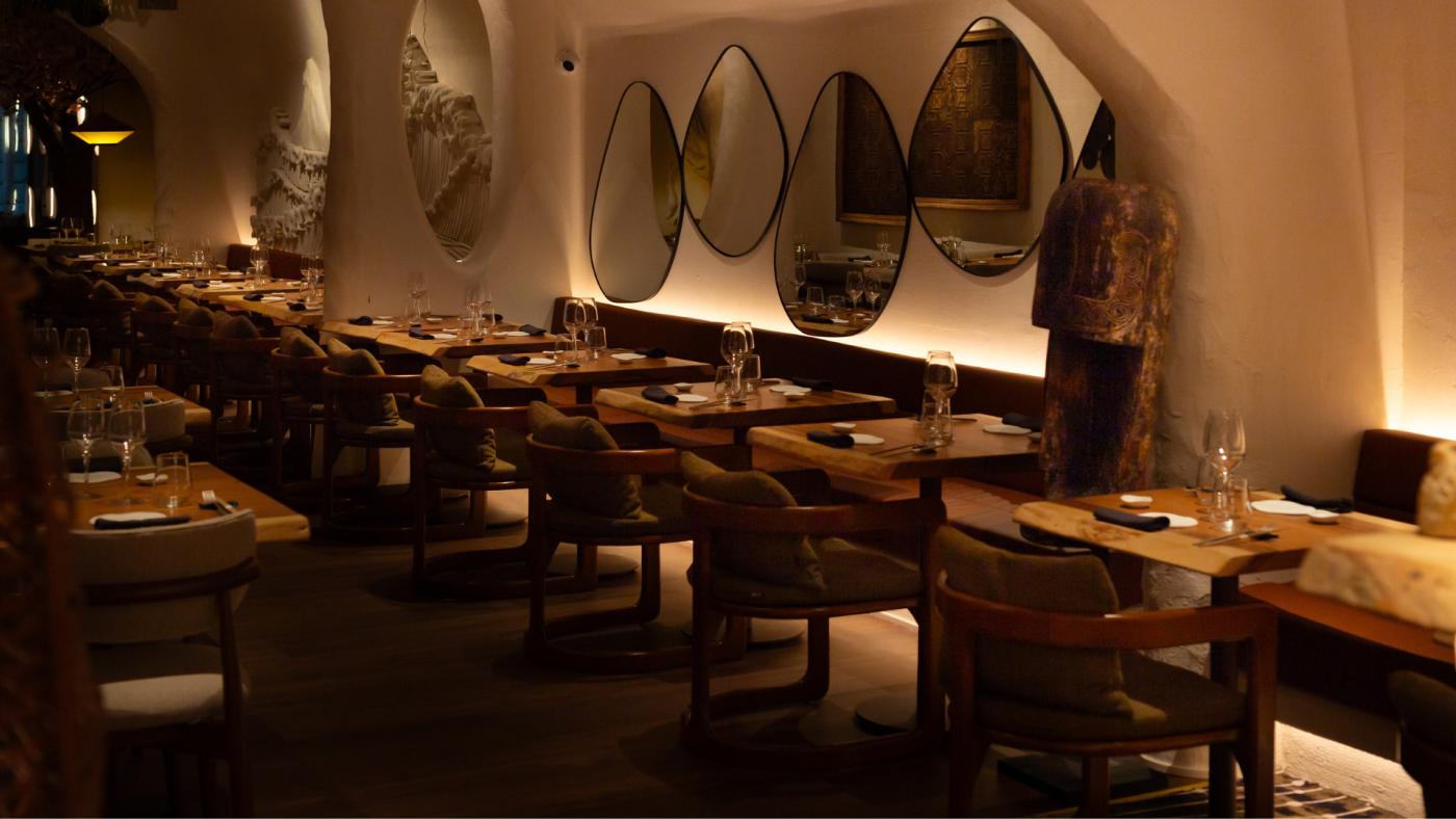 Selección de platos japoneses y de fusión en restaurantes de Barcelona con wagyu, sushi y carnes a la brasa.