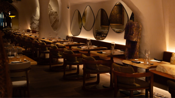 Restaurante japonés Arko en Enric Granados Barcelona con sushi, robata y cocina nikkei en el Eixample cerca de Passeig de Gràcia.