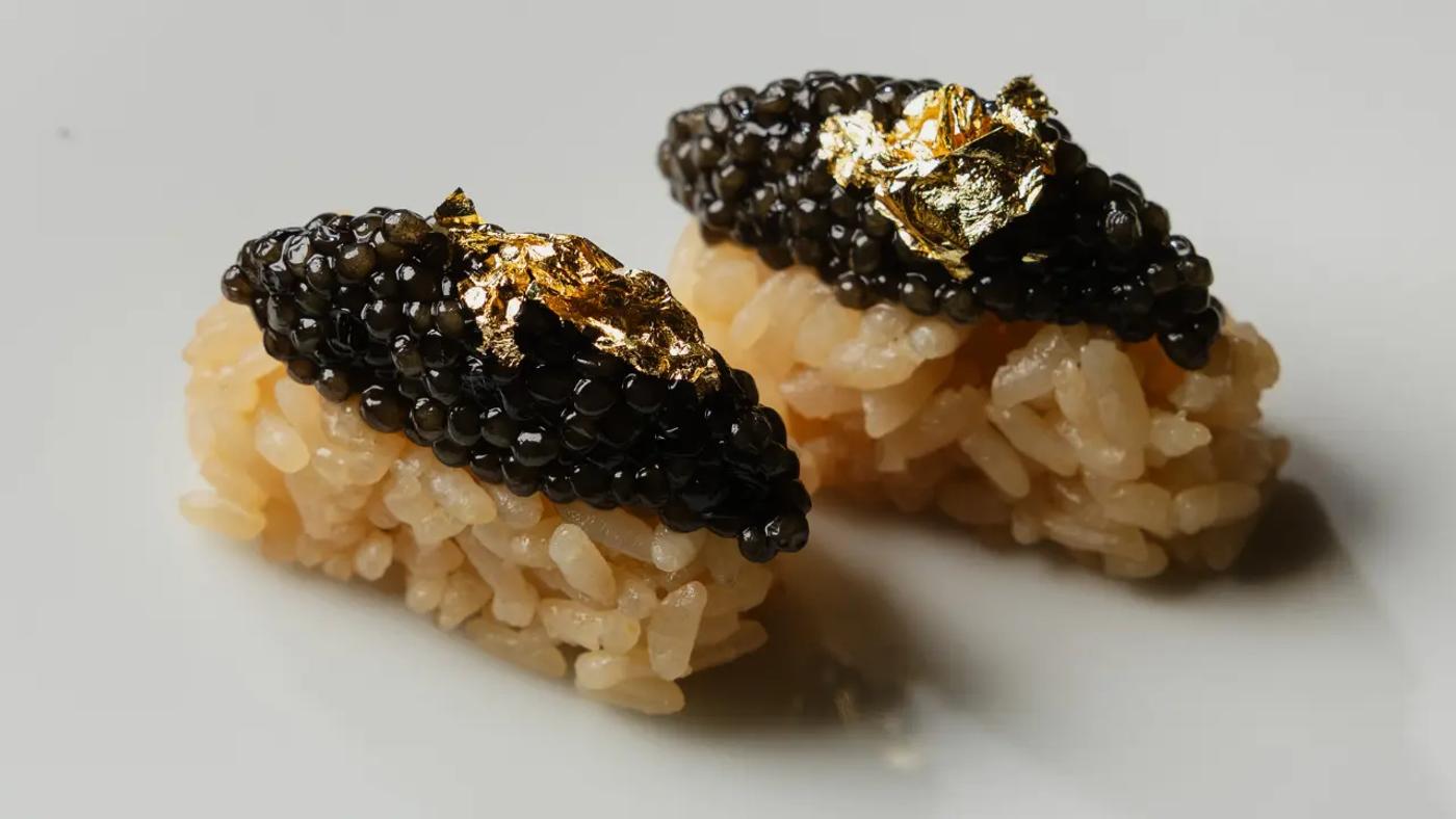 Una cuidada degustació de caviar Baeri i Imperial Gold llista per gaudir a Arko Restaurant, Barcelona