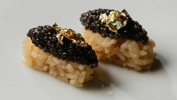 Una cuidada degustació de caviar Baeri i Imperial Gold llista per gaudir a Arko Restaurant, Barcelona