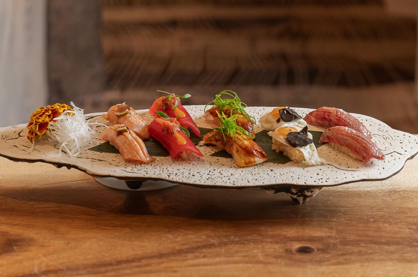 Nigiri de Vieiras de Hokkaido con Cítricos e Ikura