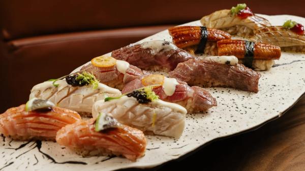 Selección de nigiris de distintos pescados del restaurante japonés Arko, en el Eixample de Barcelona