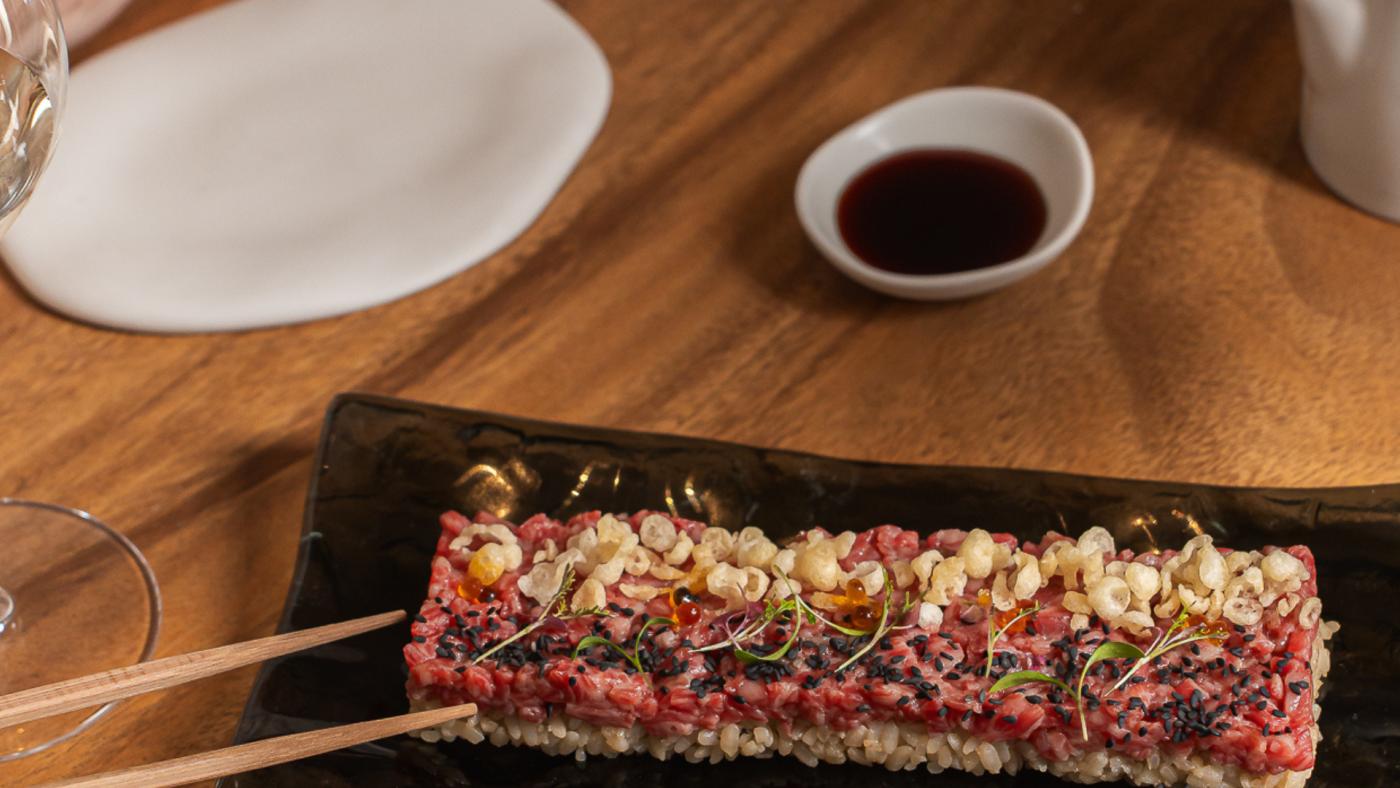 Salsa de soja sin gluten y tamari servida con sushi y sashimi en Arko Sushi Restaurant Barcelona.