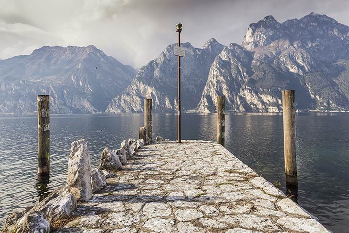 HD wallpaper: italy, lake garda, gardasee, sailing, mountain ridge,  mountain range | Wallpaper Flare