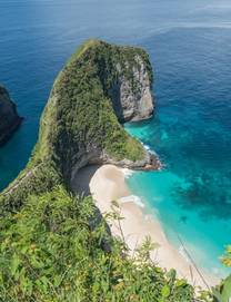 View of the iconic T-rex shaped cliffs of Kelingking Beach in Bali with empty beach below